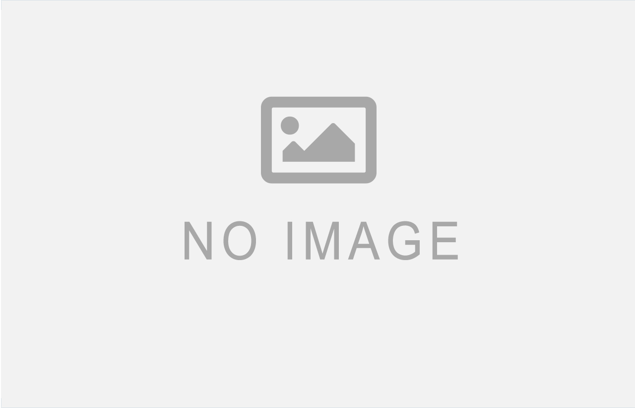 "Ở Đây Chúng Tôi Bán Visa"