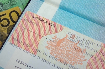 Mẹ chồng ở lậu....em có thể bảo lãnh chồng không?