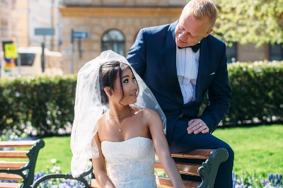 Chồng Ta vs Chồng Tây